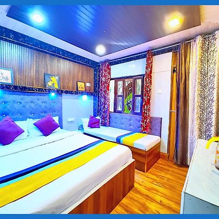 Flattiess ! Hotel Near Mall Road - Open Sitting Area On Terrace With Full Naini Lake View And Mountain Valley View - Wi Fi - Room Service Available - Top Rated Hotel 奈尼塔尔 外观 照片