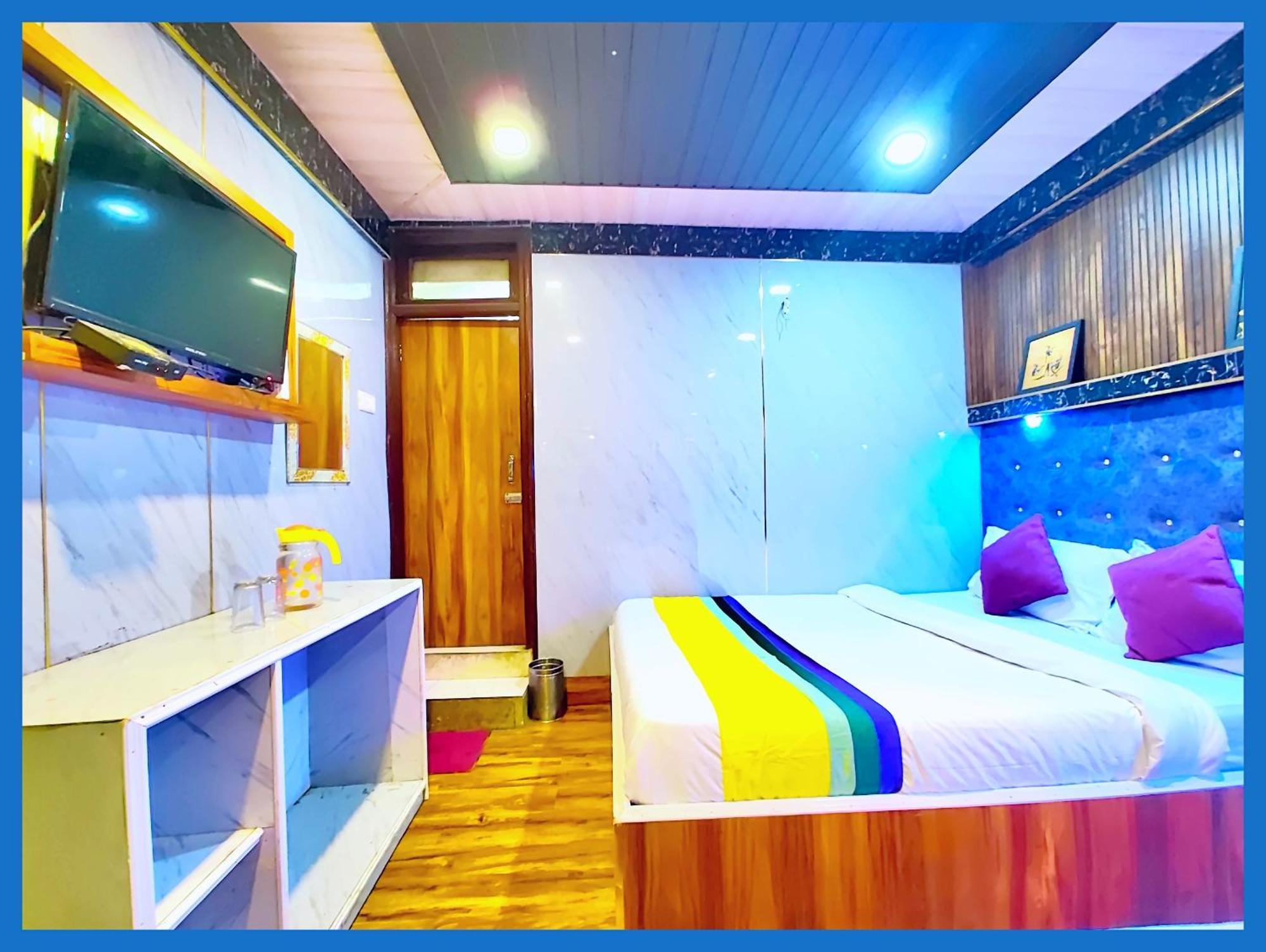 Flattiess ! Hotel Near Mall Road - Open Sitting Area On Terrace With Full Naini Lake View And Mountain Valley View - Wi Fi - Room Service Available - Top Rated Hotel 奈尼塔尔 外观 照片